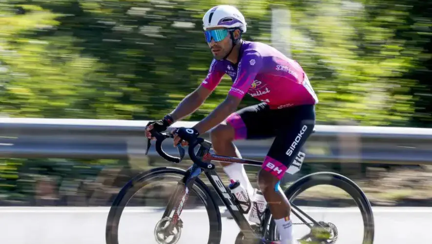 Sergio Chumil destacó en Italia y concluyó la temporada 2025 con Burgos-BH