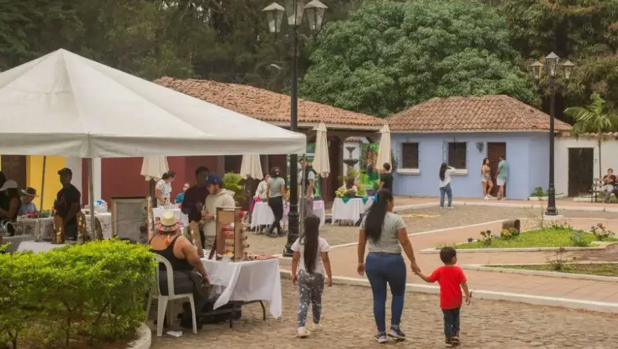 Bazar de Emprendedores 2025 en Parque Naciones Unidas