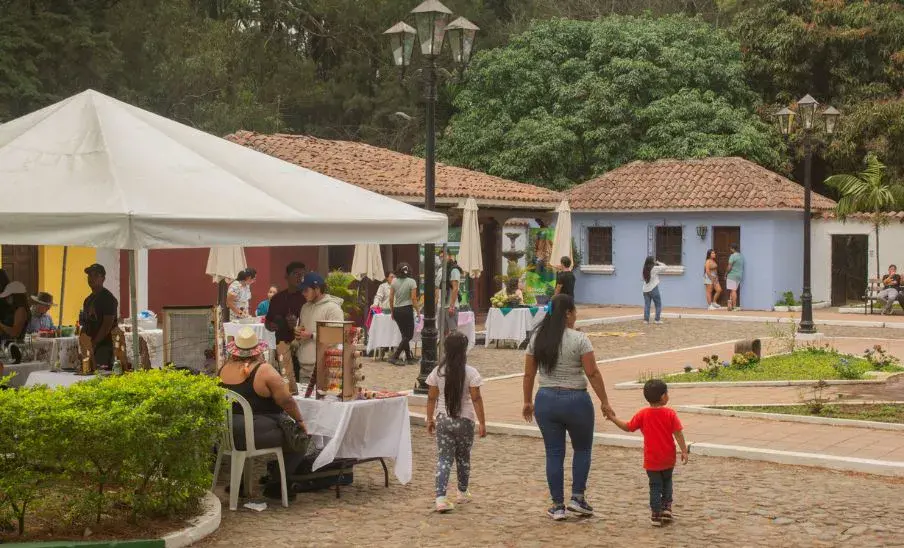 Bazar de Emprendedores 2025 en Parque Naciones Unidas