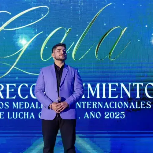 Cristian Salguero se presentó en la Gala de Reconocimiento 2025