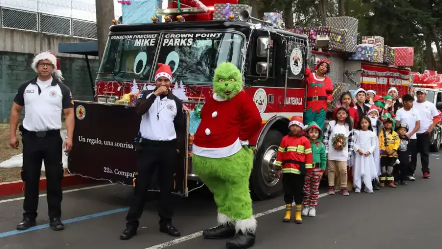 Desfile Navide&ntilde;o 2025 de Bomberos Voluntarios en Ciudad de Guatemala