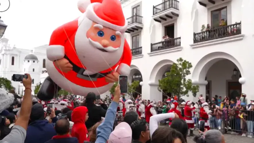 Desfile de Globos Gigantes para celebrar la Navidad 2025 en Ciudad Cayal&aacute;