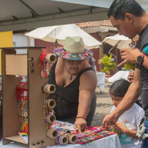 El Bazar de Emprendedores 2025 en Parque Naciones Unidas