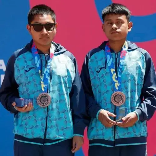 Elmer Guarcax y su guía en los Juegos Parapanamericanos 2025