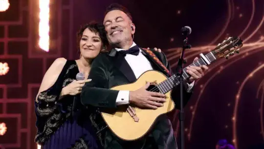 Gaby Moreno participó en el homenaje a Raphael, Persona del Año de los Latin Grammy 2025