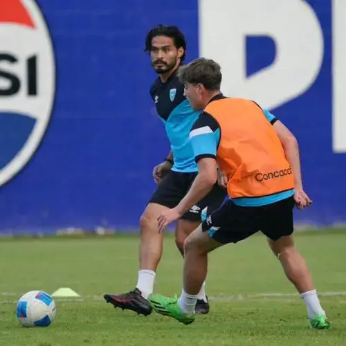Guatemala enfrenta a Panamá