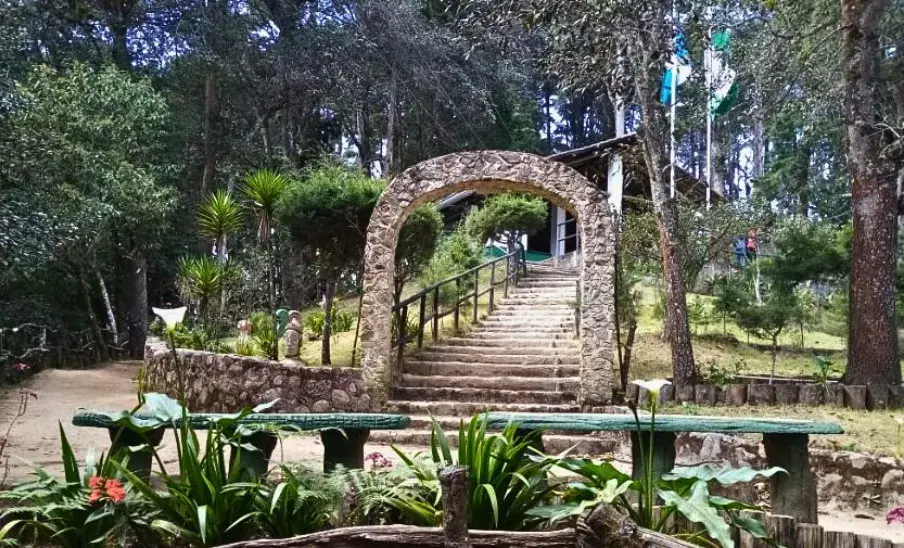Hotel Senderos de Alux, una opción de hospedaje dentro de un parque natural