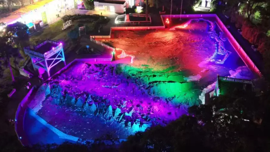 Navidad Encantada en Mapa en Relieve 2025