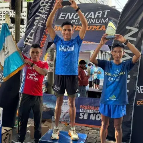Podio masculino de la media maraton 21k en Honduras