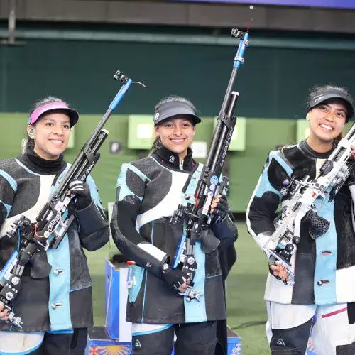 competidoras en la modalidad de rifle