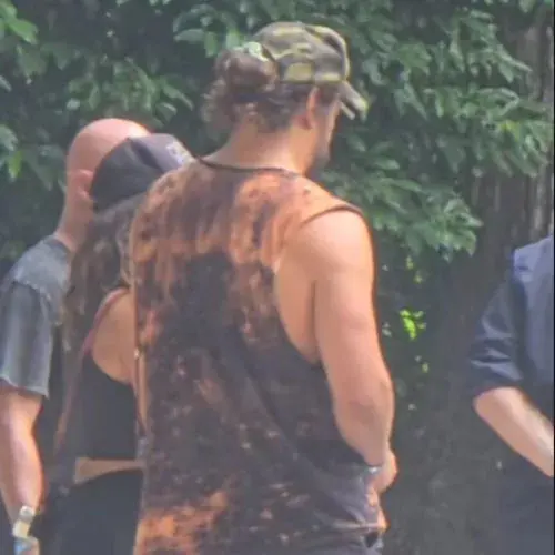 Actor Jason Momoa visitó Tikal junto a Adria Arjona