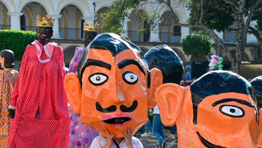 Baile de Cabezones y Gigantes en Antigua Guatemala 2025