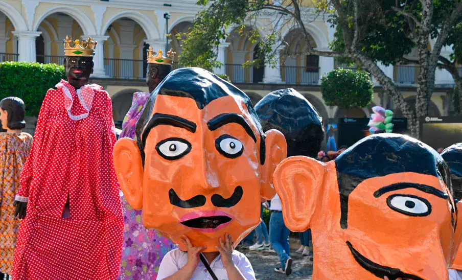Baile de Cabezones y Gigantes Antigua Guatemala 2025