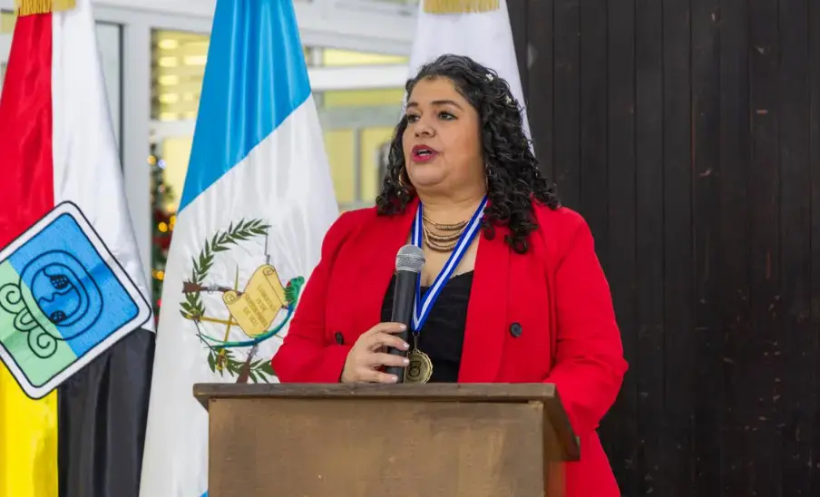 Brenda Lemus Gordillo Medalla de Honor Mérito Popol Wuj 2025