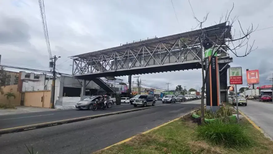 Cierre vehicular en la Calzada Aguilar Batres por desmontaje de pasarela