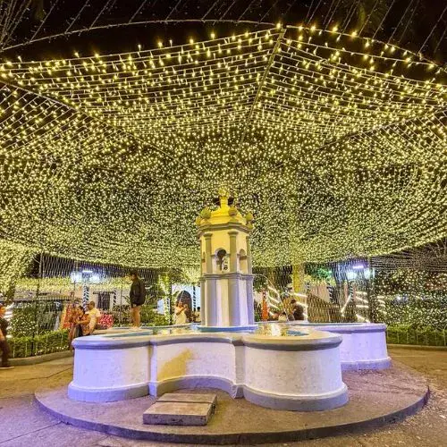 Decoración navideña en Parque Plaza de La Marimba