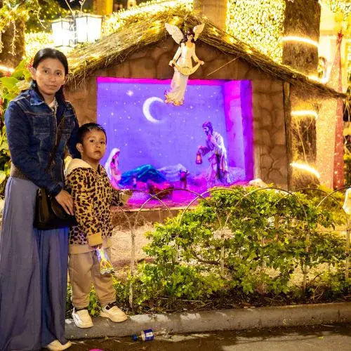 Decoración navideña en Parque Plaza de La Marimba
