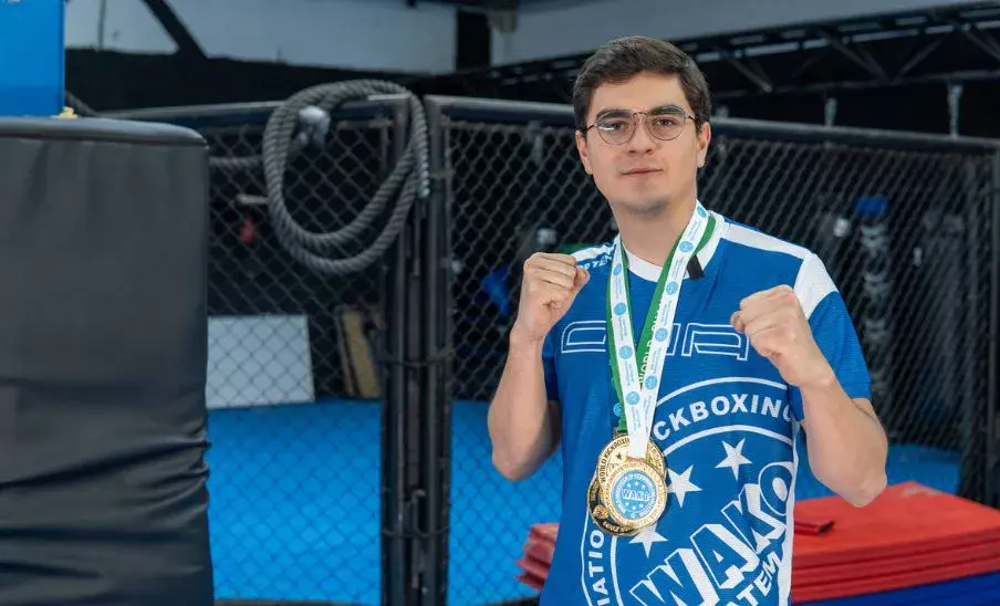 Mundial de Kickboxing 2025 Arturo Armendáriz destacó con la medalla de plata en Abu Dhabi