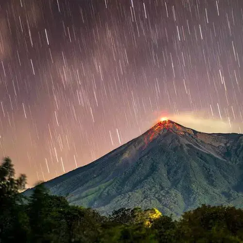 Pico de la lluvia de meteoros Gemínidas en Guatemala 2025