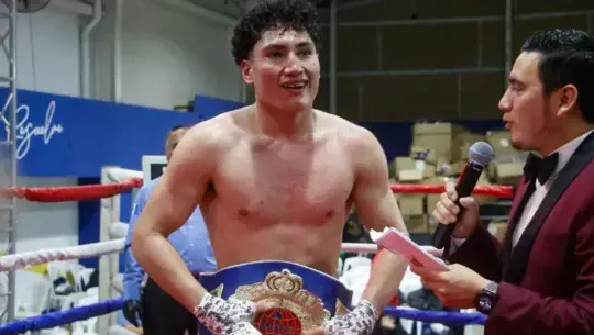 Remsey Trujillo se coronó campeón del título supermediano WBF, diciembre 2025