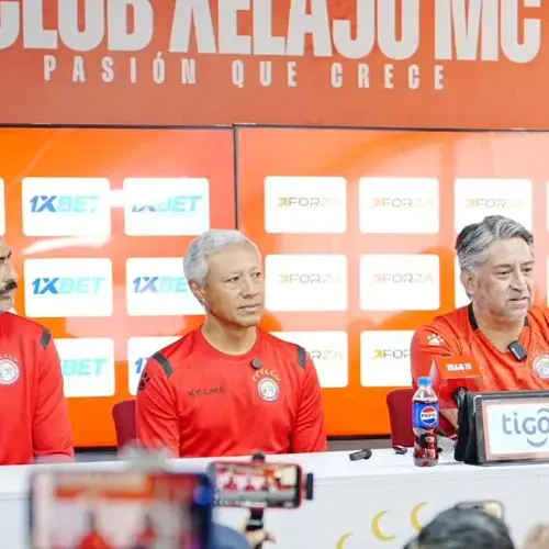 Roberto Hernández nuevo entrenador de Xelajú MC 2026