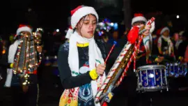 Rutas alternas y cierres por el Desfile Navideño en la Zona 4 de Mixco