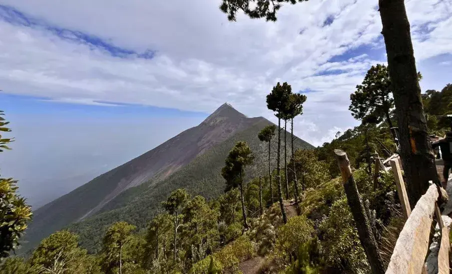 Rutas oficiales para subir el Volcán Acatenango Rutas oficiales para subir el Volcán Acatenango