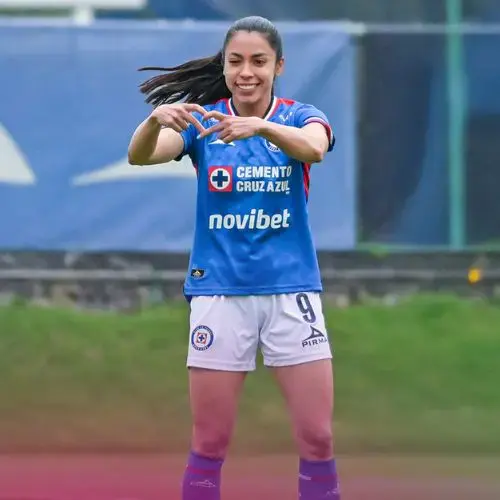 Temporada de Ana Lucía Martínez con cruz azul 2025