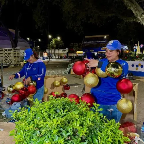 árbol y Desfile navideño en Villa Nueva 2025