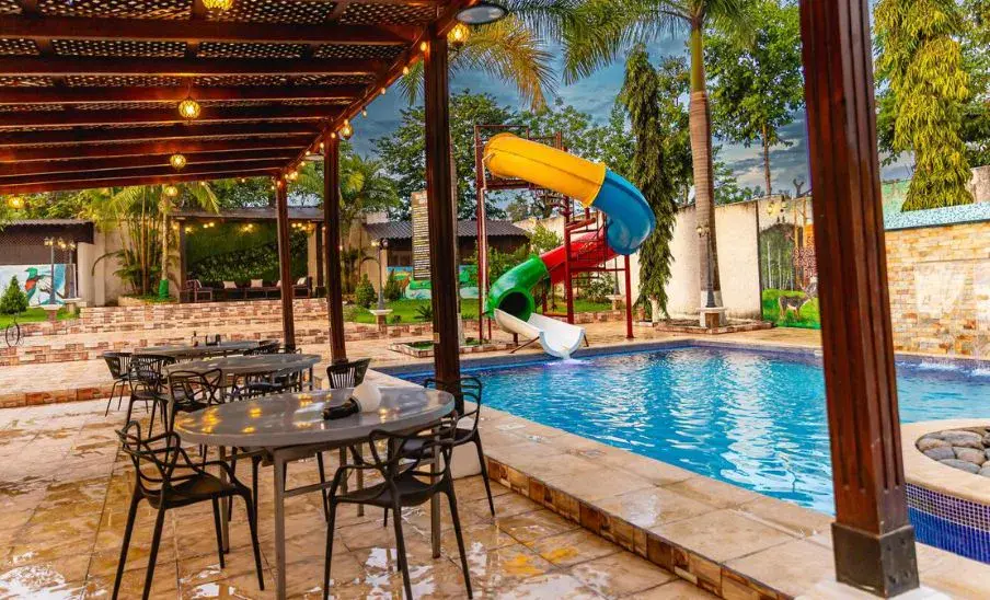 Hotel Luz Divina, alojamiento familiar con piscinas en Esquipulas