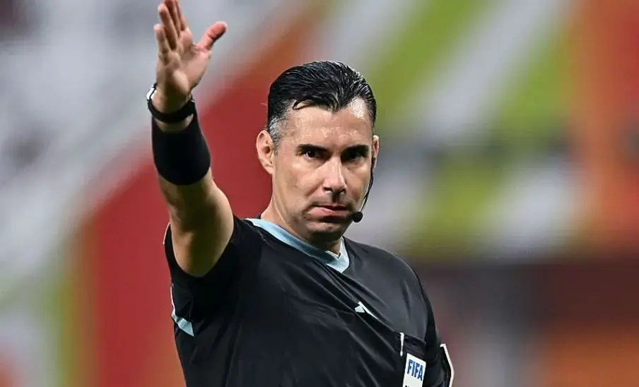 Mario Escobar se prepara en Brasil para figurar entre los árbitros para el Mundial 2026