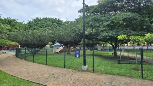 Parque para mascotas en el Campo Marte