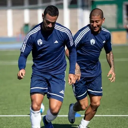 Renovación de Marco Domínguez con Comunicaciones 2026