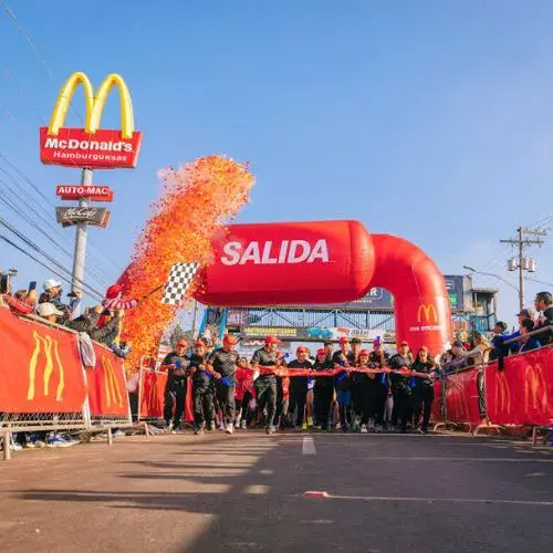 Una Carrera Familiar McDonald's 2026v
