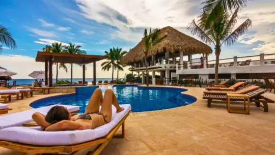 hoteles en monterrico
