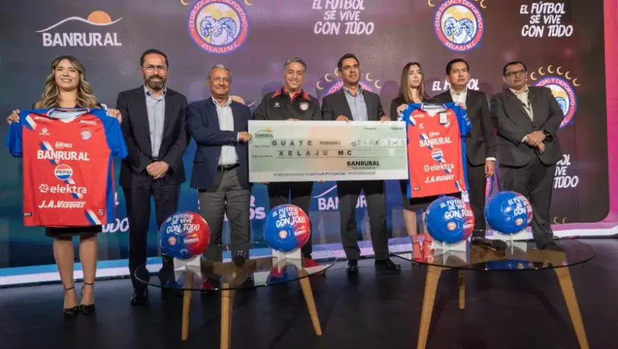 Banrural y Xelajú Mario Camposeco renuevan su alianza para seguir impulsando el fútbol y el ahorro en Guatemala