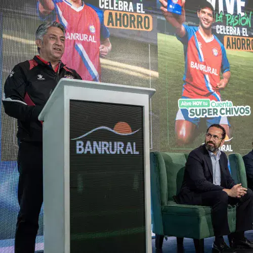 Banrural y Xelajú Mario Camposeco renuevan su alianza para seguir impulsando el fútbol y el ahorro en Guatemala