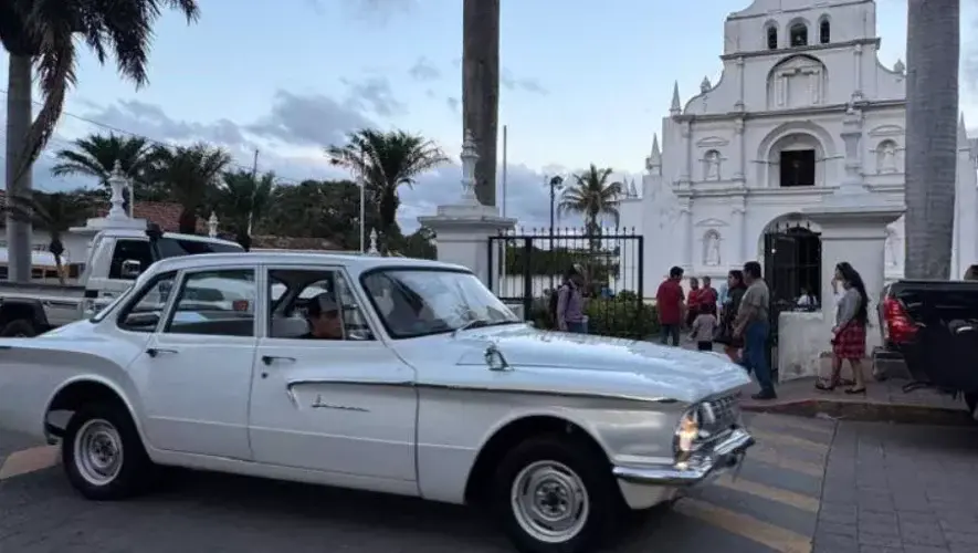 Desfile de Autos Antiguos 2026 hacia Esquipulas