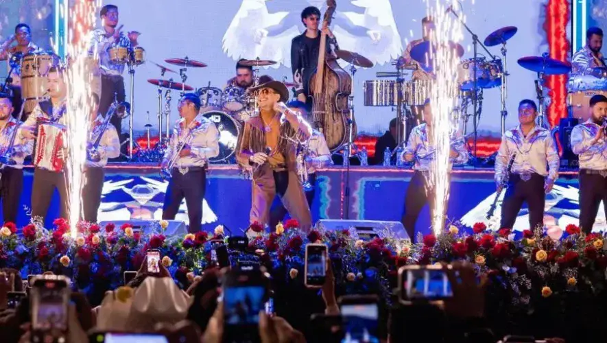 Concierto de Edwin Luna y La Trakalosa de Monterrey en Xela 2026