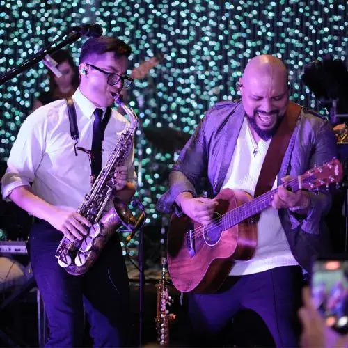 El tributo de rock pop en AVIA