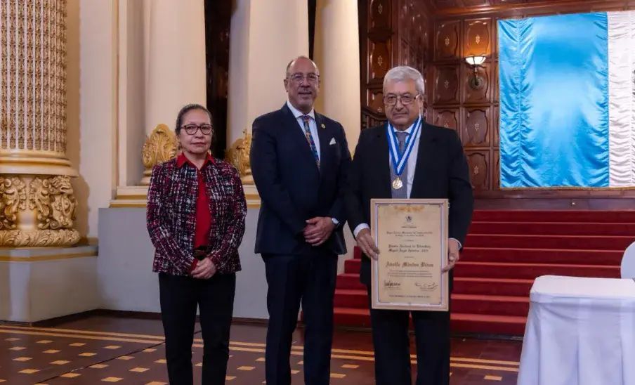 Méndez Vides recibió el Premio Nacional Literatura 2025