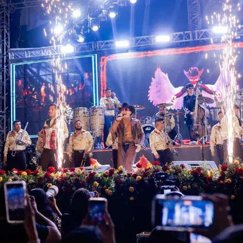 concierto Edwin Luna y La Trakalosa de Monterrey en Xela