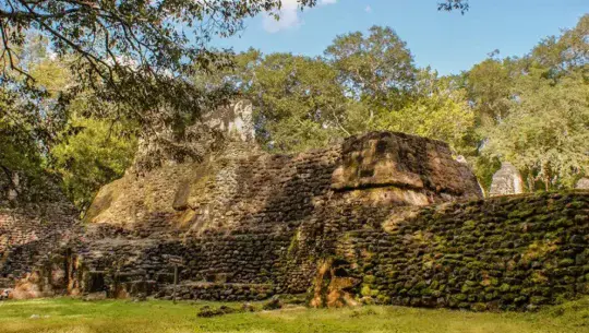 parque arqueológico Uaxactún en Petén