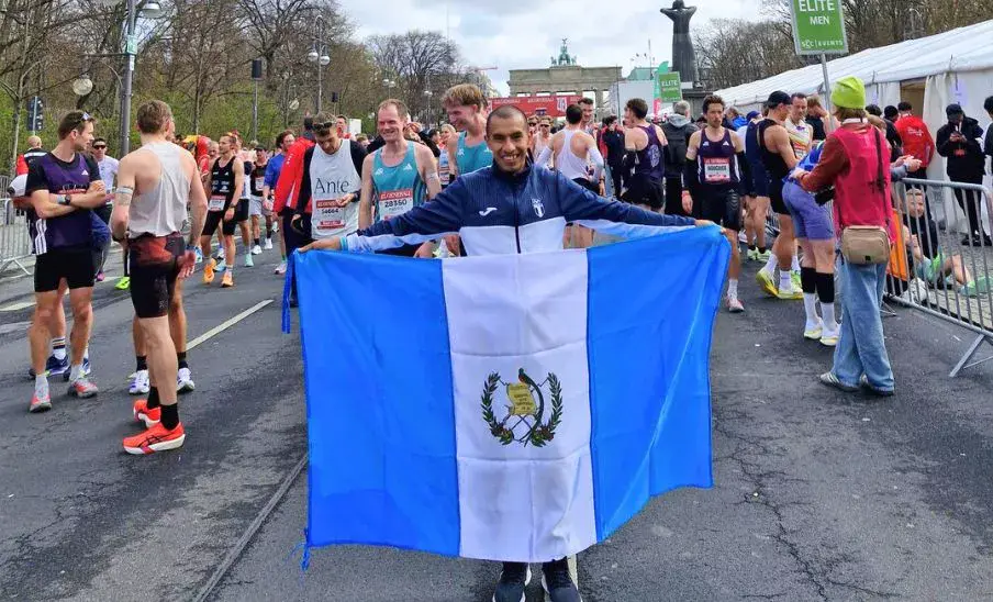Alberto González destacó en el top 20 en la Media Maratón de Berlín