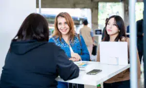 Feria de Becas UVG 2026: cumple tu sue&ntilde;o de estudiar en la universidad