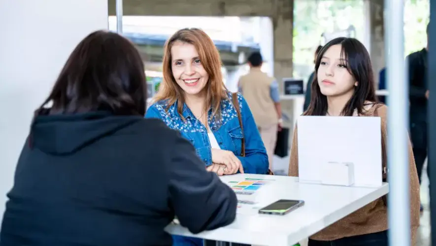 Feria de Becas UVG 2026: cumple tu sue&ntilde;o de estudiar en la universidad