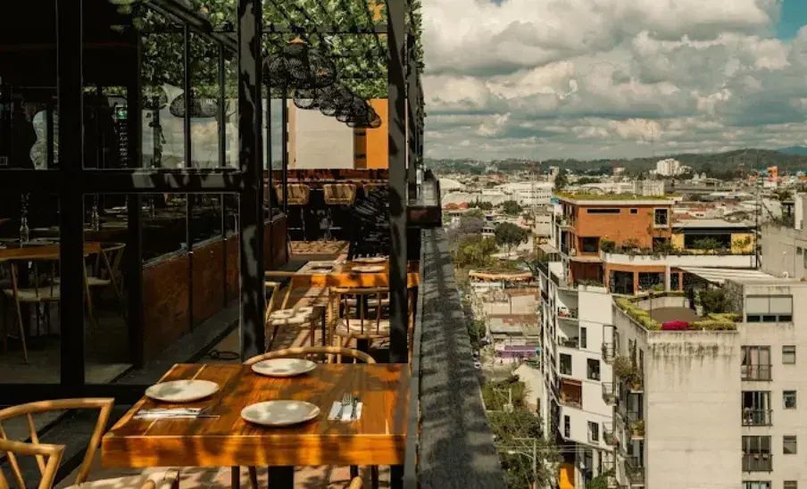 Le Sommet Rooftop, una terraza en Zona 4 de la Ciudad de Guatemala