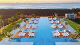 Piscinas con vista al mar en Guatemala