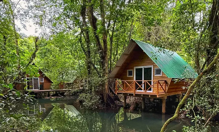 Hacienda Tijax en Izabal, las famosas cabañas rodeadas de selva en Río Dulce