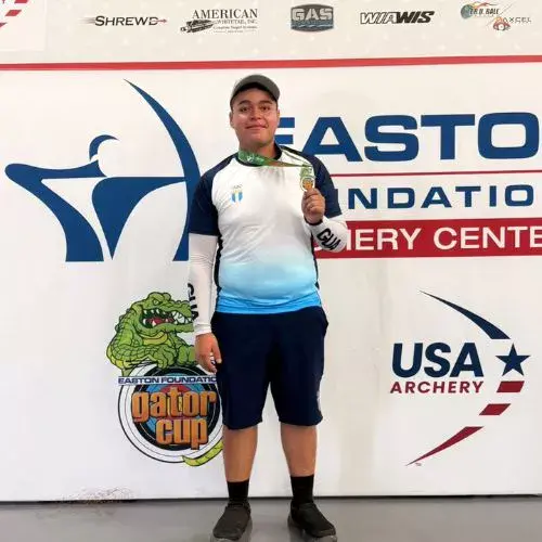 Atletas de tiro con arco de Guatemala gana medalla en el Gator Cup Estados Unidos